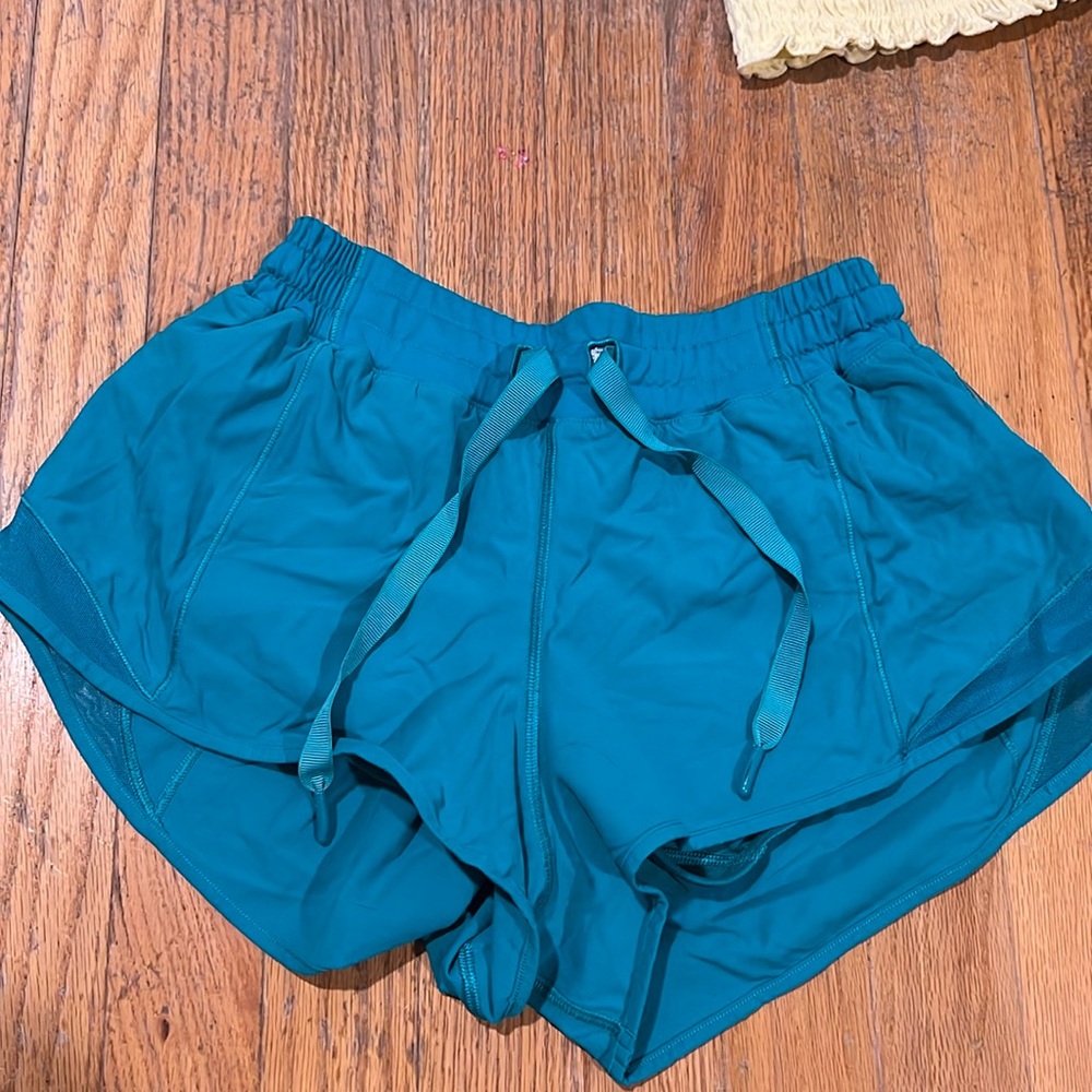 Lululemon size 6 Hotty hot shorts